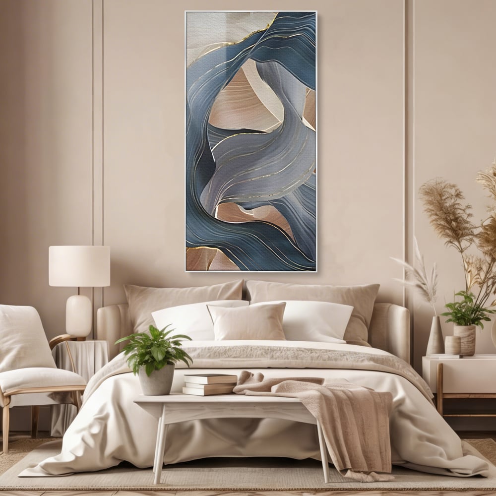 Tablou canvas cu pictura abstracta cu valuri ondulate, in rama de aluminiu argintiu, pe perete intr-un dormitor